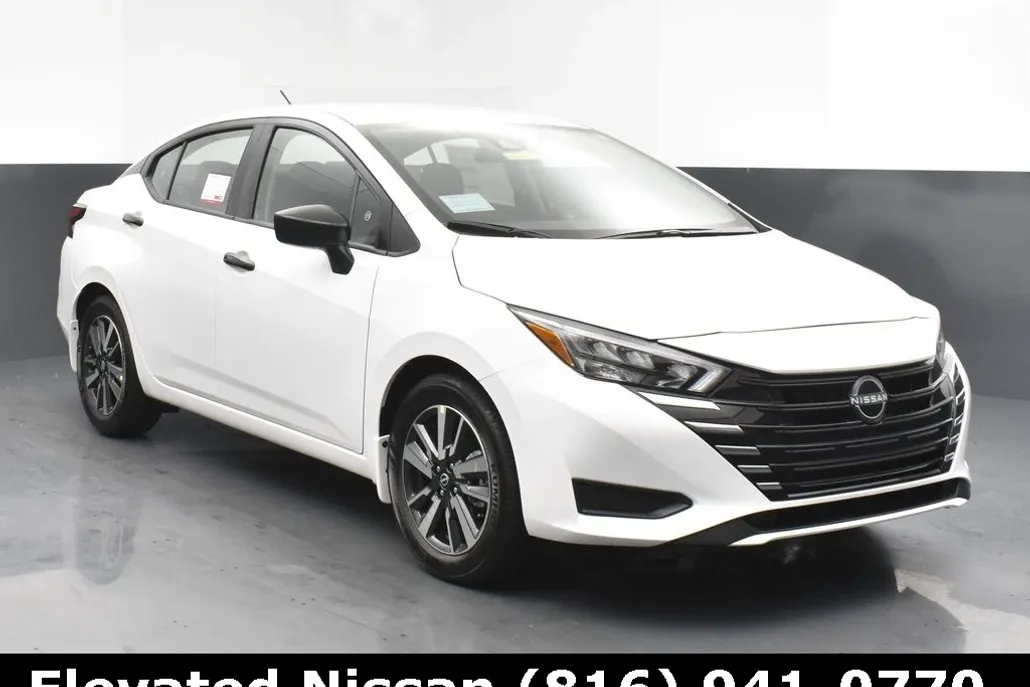 2025 Nissan Versa 1.6 S photo 1