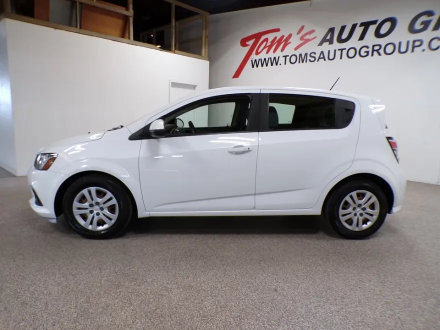 2020 Chevrolet Sonic LT photo 1
