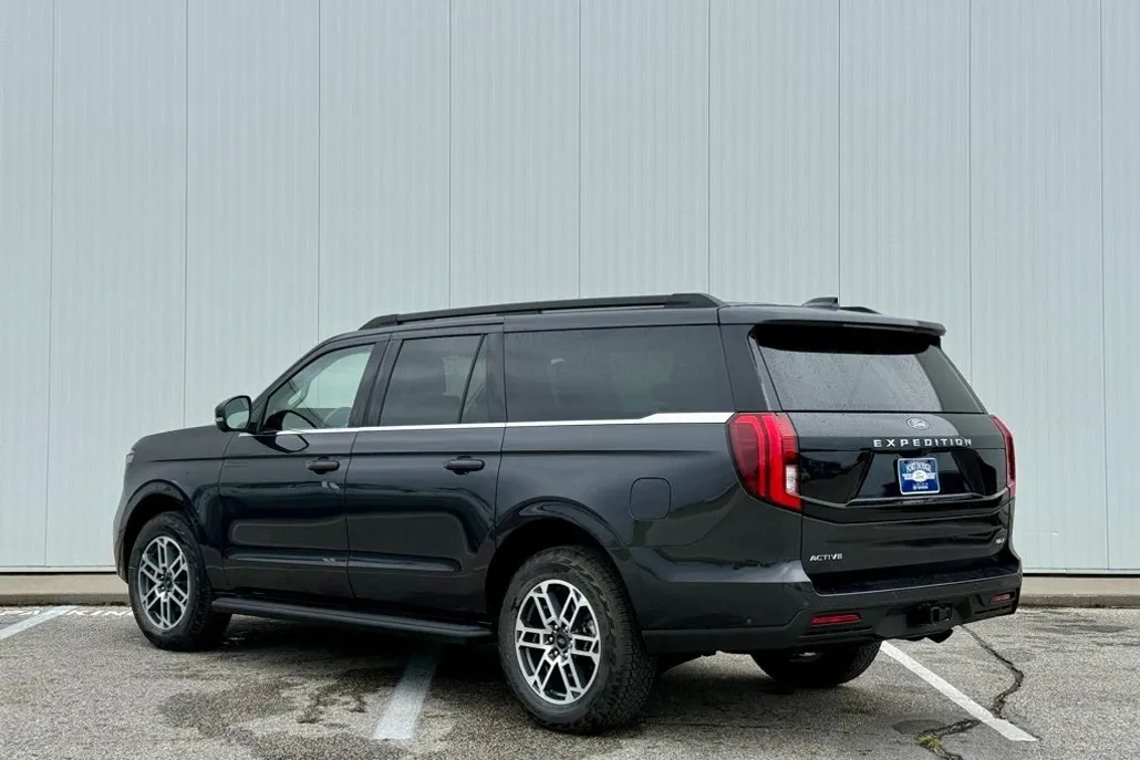 2025 Ford Expedition MAX photo 1