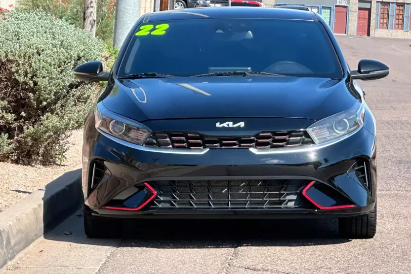 2022 Kia Forte GT-Line photo 1