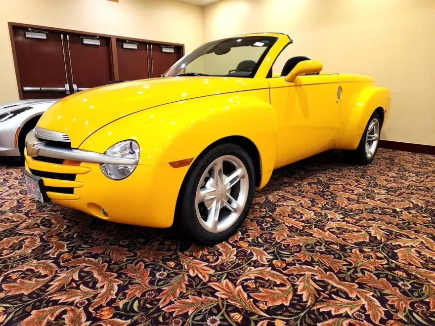 2003 Chevrolet SSR photo 8