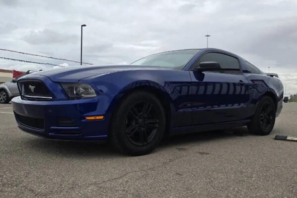 2013 Ford Mustang V6 photo 1