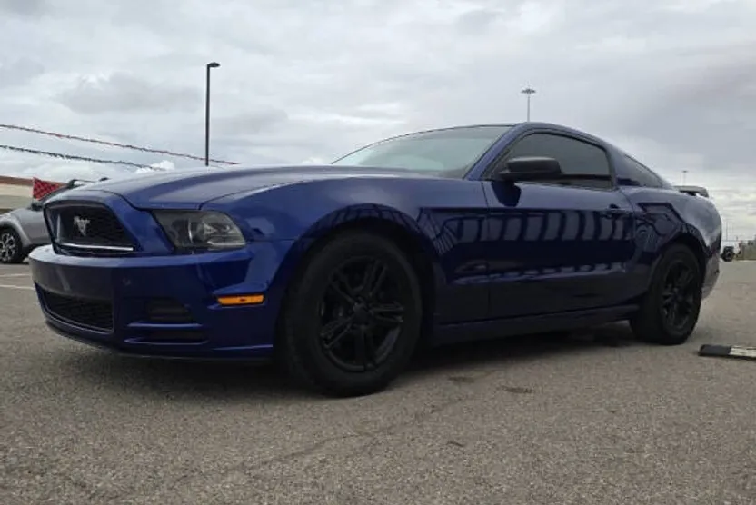 2013 Ford Mustang V6 photo 1