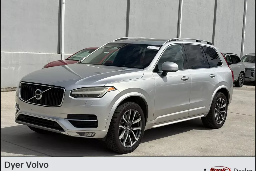 2016 Volvo XC90 T6 Momentum photo 1