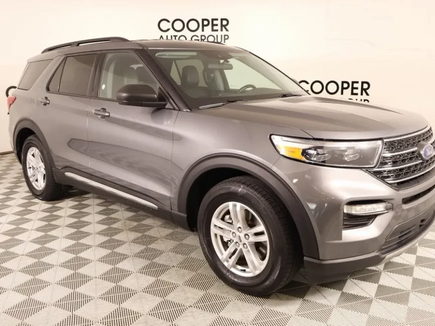 2024 Ford Explorer XLT photo 1
