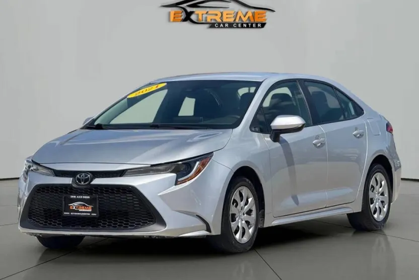 2021 Toyota Corolla LE photo 1