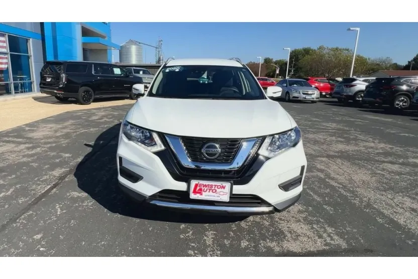 2020 Nissan Rogue SV photo 1