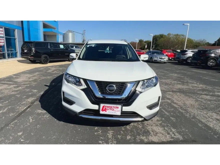 2020 Nissan Rogue SV photo 1