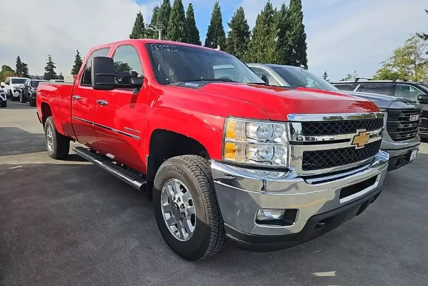 2013 Chevrolet Silverado 3500HD LT photo 1