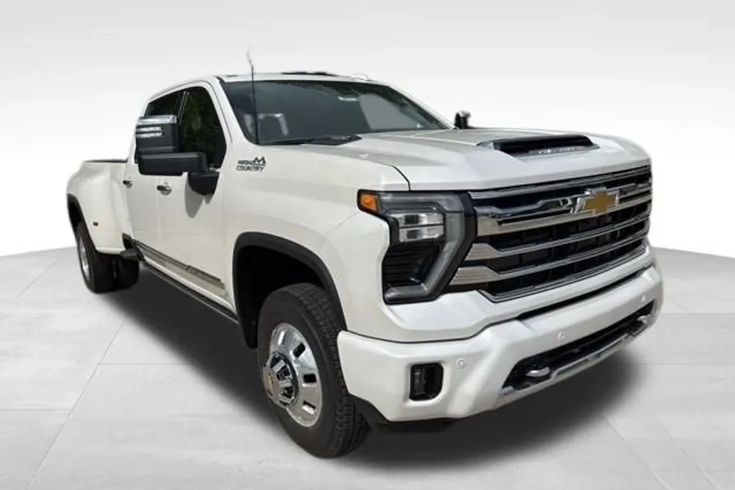 2025 Chevrolet Silverado 3500HD High Country photo 1