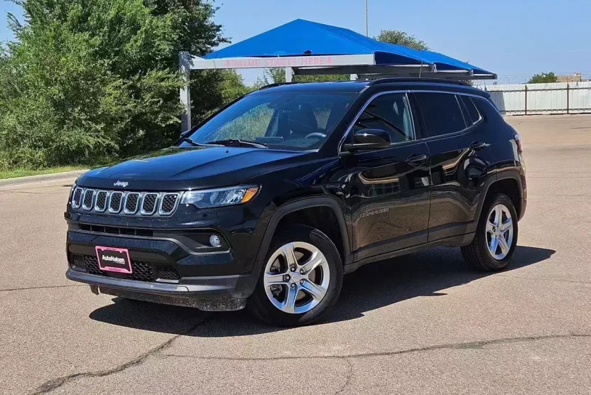 2023 Jeep Compass Latitude photo 1