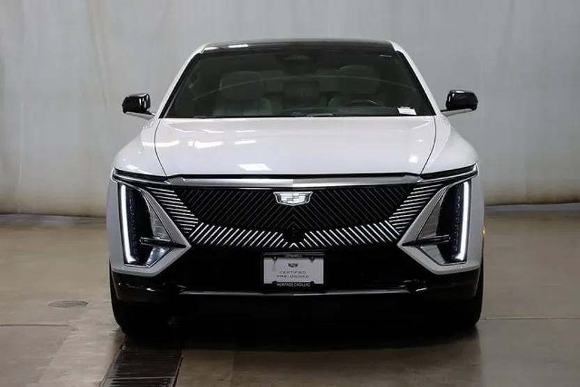 2024 Cadillac Lyriq Luxury photo 1