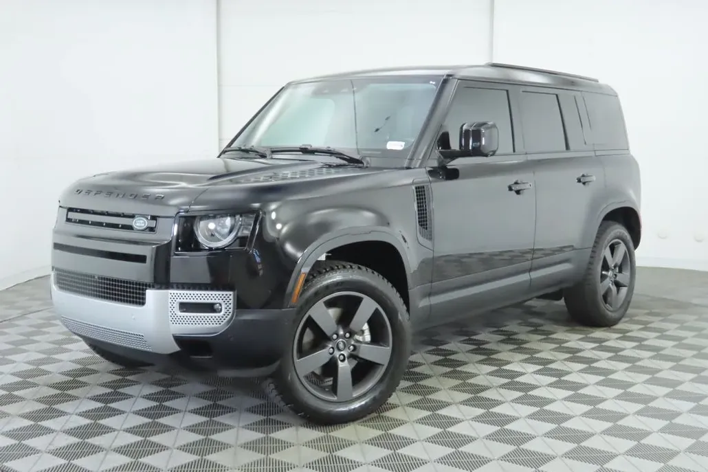 2025 Land Rover Defender 110 S photo 1