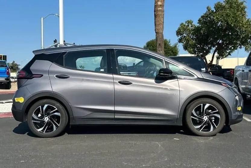 2022 Chevrolet Bolt EV 2LT photo 1