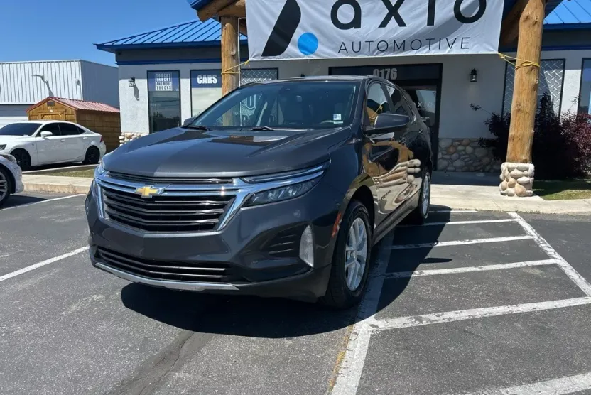 2023 Chevrolet Equinox LT photo 1