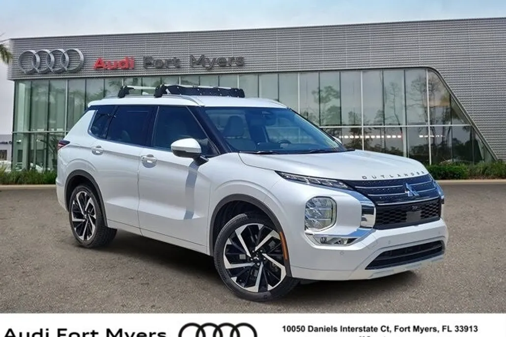 2022 Mitsubishi Outlander SEL photo 1