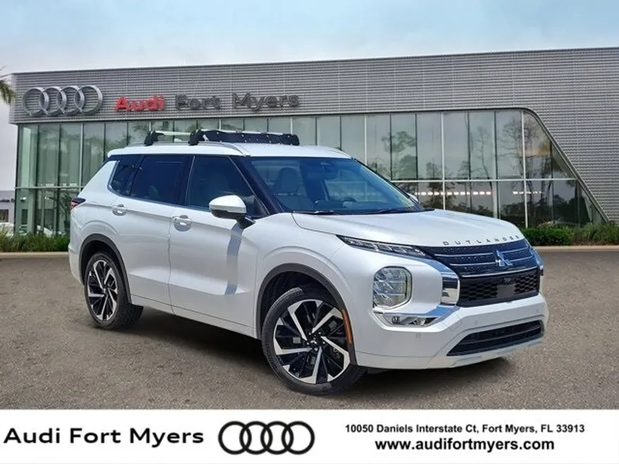 2022 Mitsubishi Outlander SEL photo 1