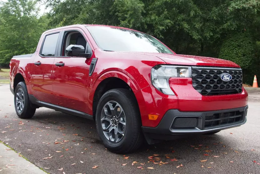 2025 Ford Maverick XLT photo 1