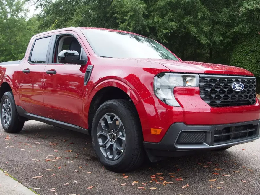 2025 Ford Maverick XLT photo 1