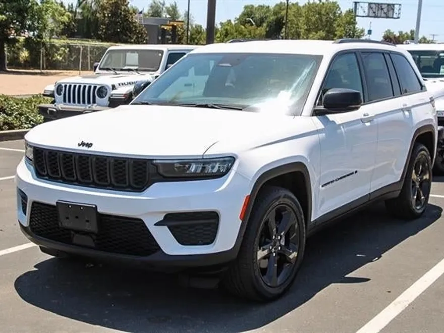 2022 Jeep Grand Cherokee Altitude photo 1