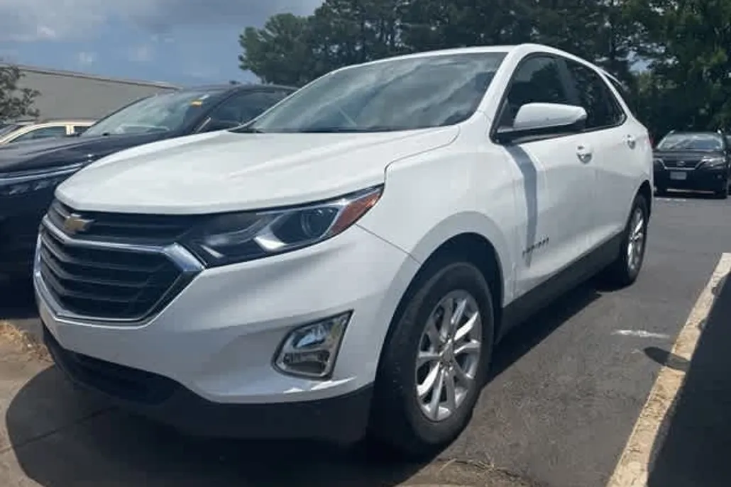 2021 Chevrolet Equinox LT photo 1