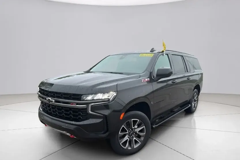 2022 Chevrolet Suburban Z71 photo 1