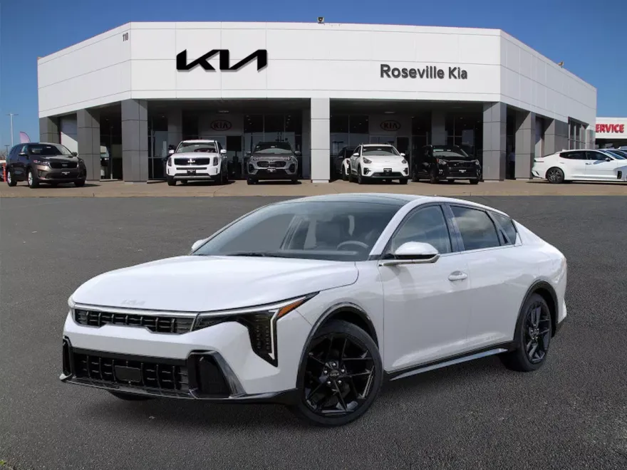 2025 Kia K4 GT-Line Turbo photo 1