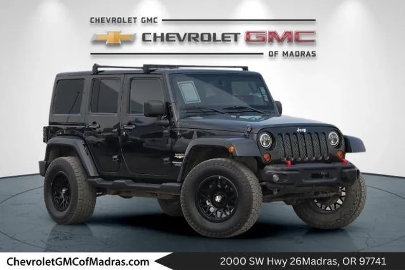 2013 Jeep Wrangler Unlimited Sahara photo 1