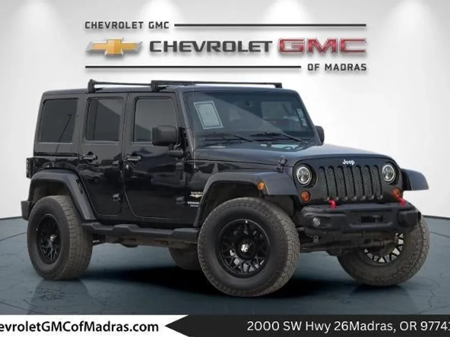 2013 Jeep Wrangler Unlimited Sahara photo 1