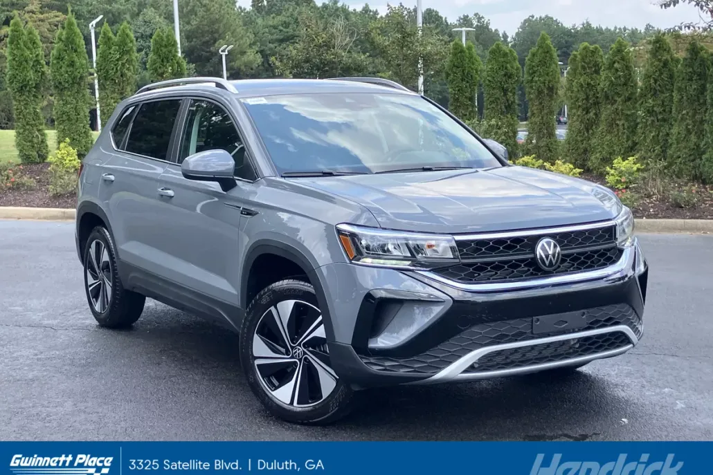 2024 Volkswagen Taos SE photo 1