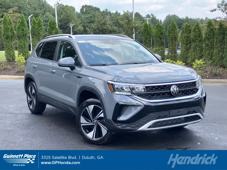 2024 Volkswagen Taos SE photo 1