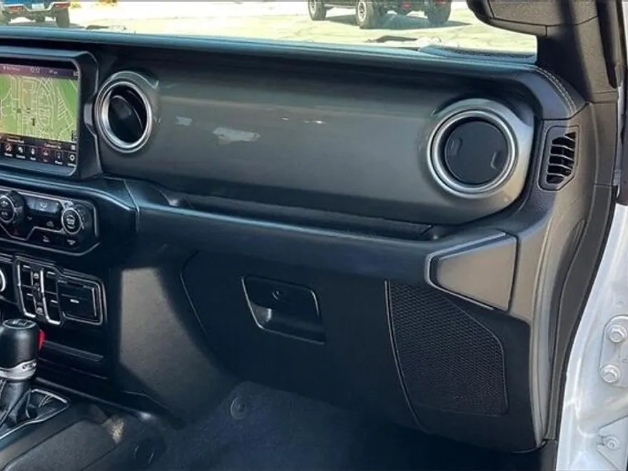 2023 Jeep Wrangler Sahara photo 13