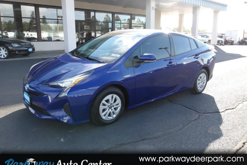 2016 Toyota Prius Two photo 1