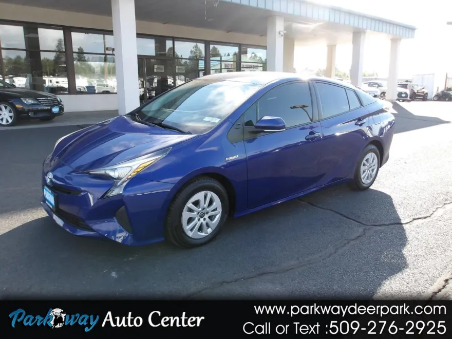 2016 Toyota Prius Two photo 1