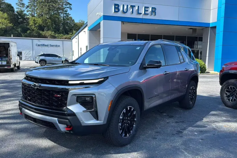 2026 Chevrolet Traverse Z71 photo 1