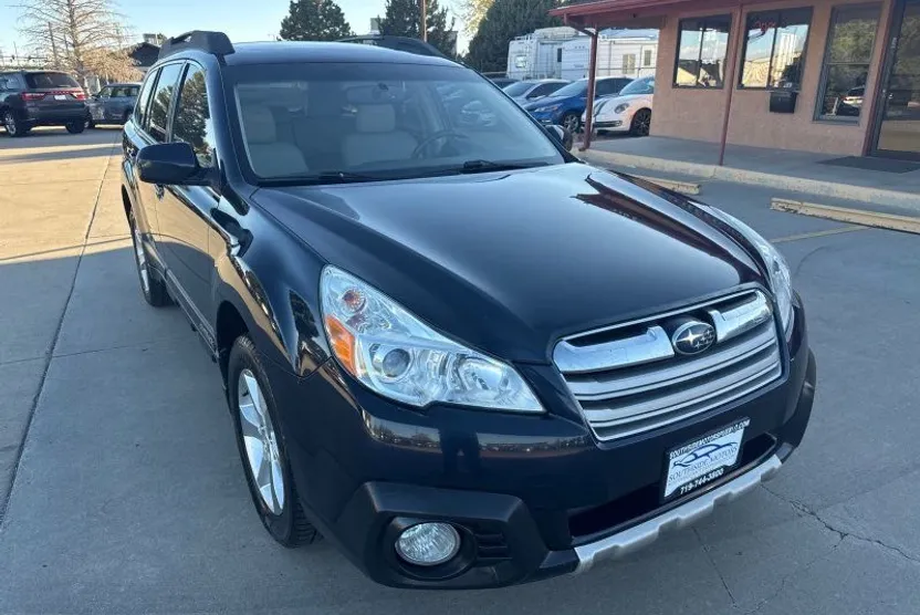 2013 Subaru Outback 2.5i Limited photo 1