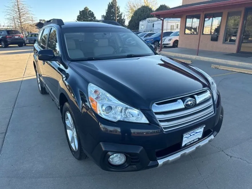 2013 Subaru Outback 2.5i Limited photo 1