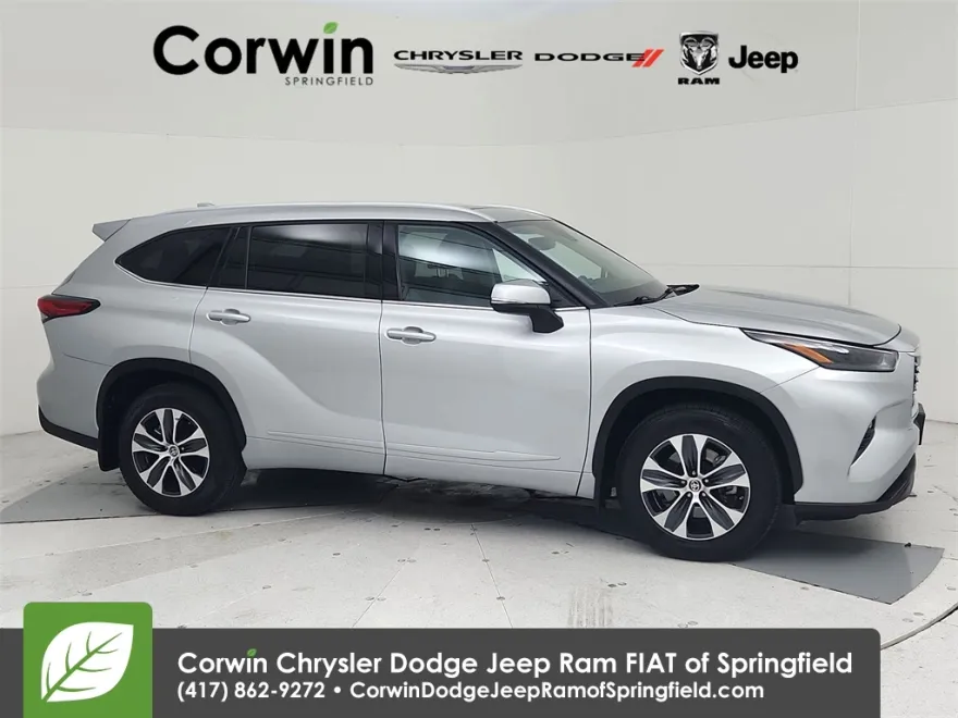 2022 Toyota Highlander XLE photo 1