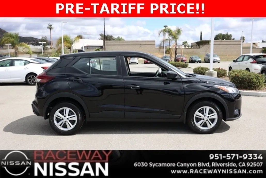 2025 Nissan Kicks Play S photo 1