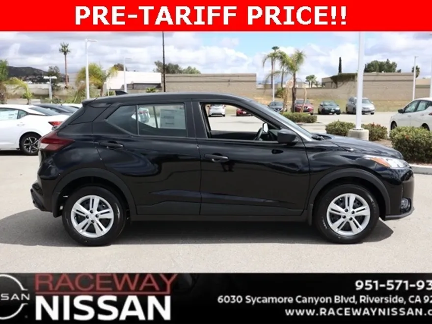 2025 Nissan Kicks Play S photo 1