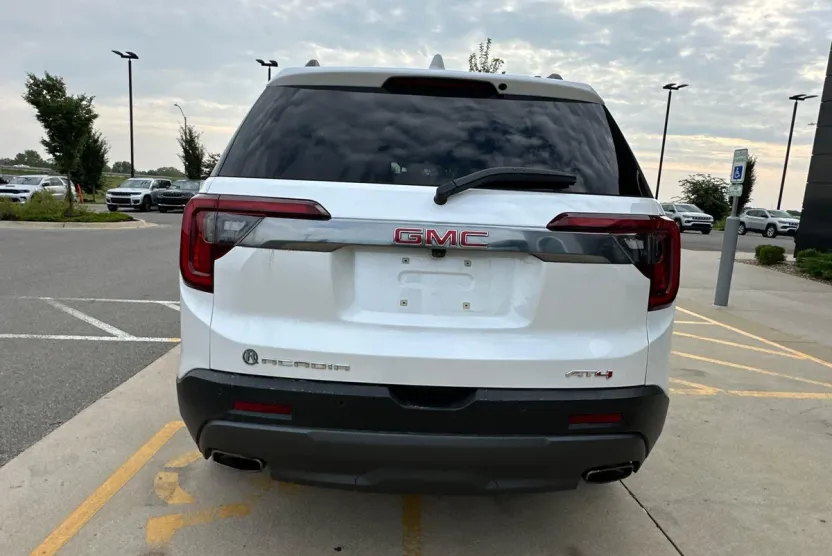 2023 Gmc Acadia AT4 photo 1