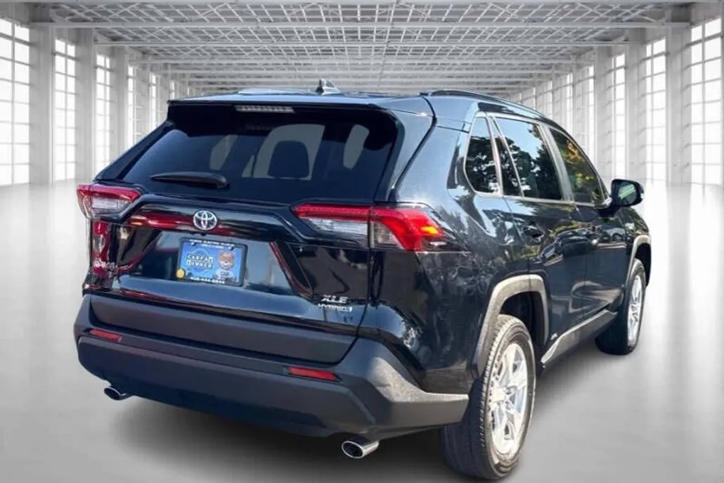 2020 Toyota RAV4 Hybrid XLE photo 1