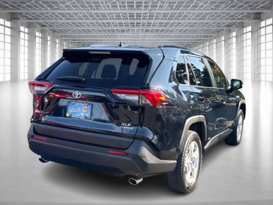 2020 Toyota RAV4 Hybrid XLE photo 1