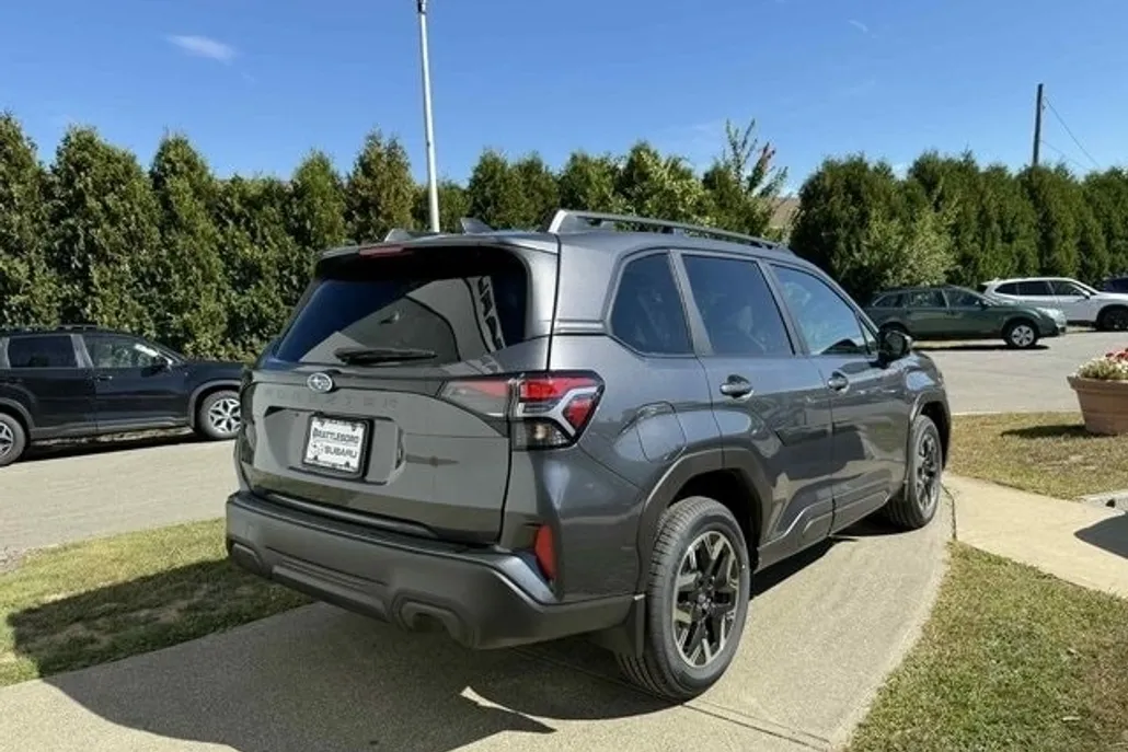 2025 Subaru Forester Premium photo 1
