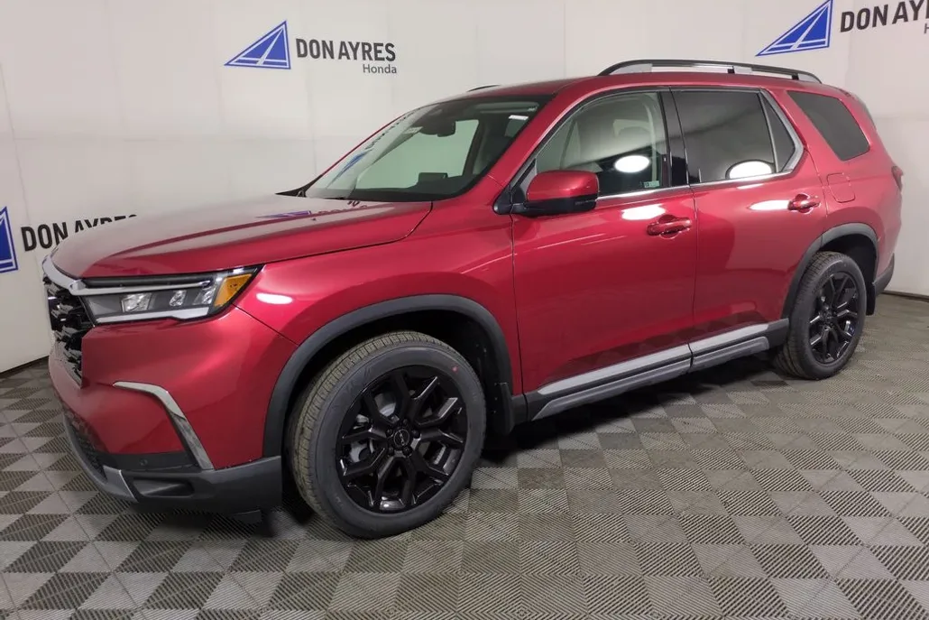 2025 Honda Pilot Touring photo 1
