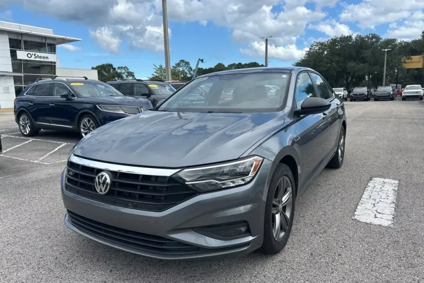 2019 Volkswagen Jetta SE R-Line photo 1
