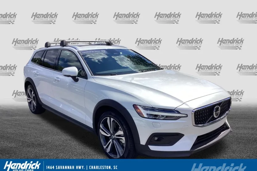 2025 Volvo V60 Cross Country B5 Plus photo 1