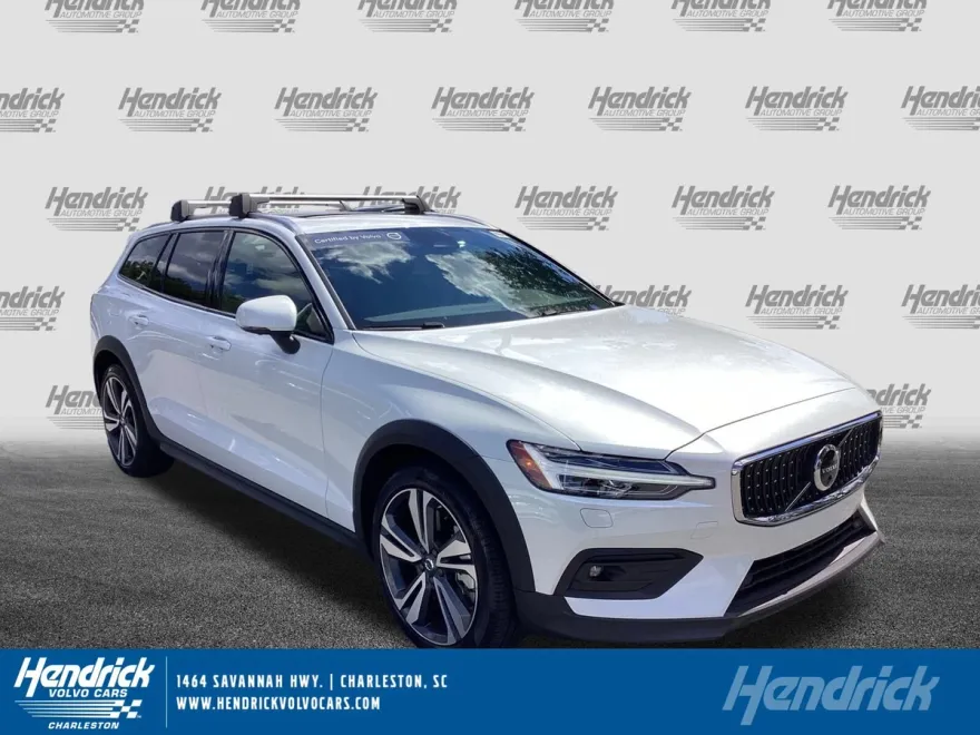 2025 Volvo V60 Cross Country B5 Plus photo 1