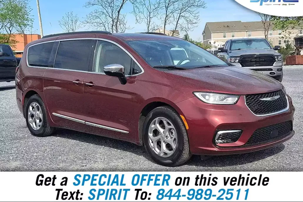 2023 Chrysler Pacifica Limited photo 1