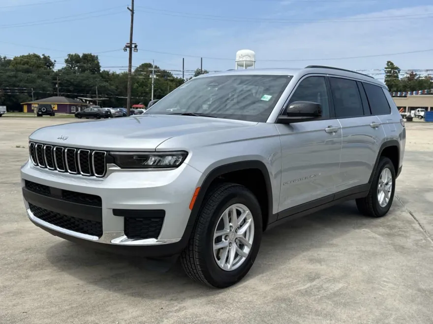 2025 Jeep Grand Cherokee Laredo X photo 1